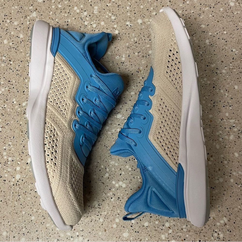 New In Box Women’s APL Athletic Propulsion Labs TechLoom Tracer Size 5 inCoastal